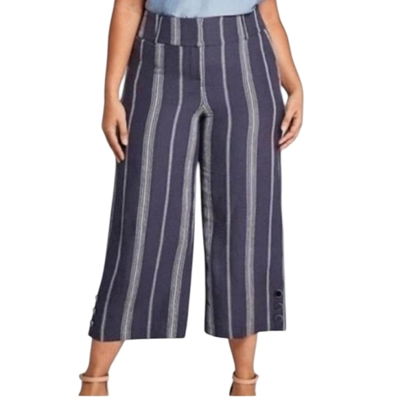 Lane Bryant Striped Navy & White The Laney Capris Linen Blend Size 26 - Picture 1 of 9